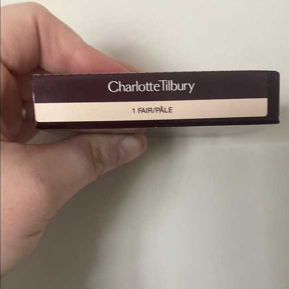 Charlotte Tilbury Airbrush Flawless Finish Powder- shade 1 fair - Picture 2 of 2